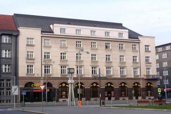 Palác Elektra z náměstí Dr. E. Beneše ( © Jan P. Štěpánek 03/2007)