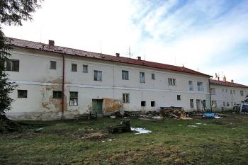 Zahradní průčelí ( © Luděk Pitter 02/2007)