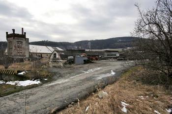Zde stával zámek ( © Luděk Pitter 02/2007)