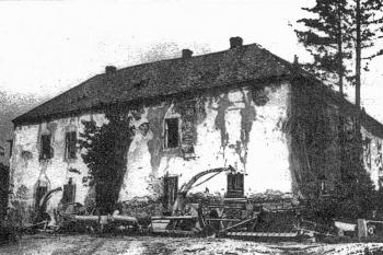 Zámek před zbořením (Archiv OÚ Města Albrechtice)
