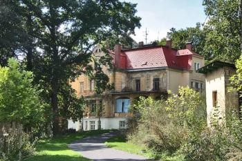 Vila na konci léta ( © Luděk Pitter 09/2006)