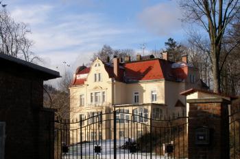 Hlavní vjezd (© Petr  Koutník, 12/2009)