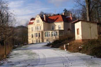 Od vstupní brány (© Petr  Koutník, 12/2009)