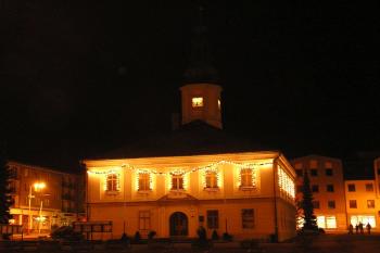 Slavnostně nasvícená radnice ( © Jan P. Štěpánek 12/2006)