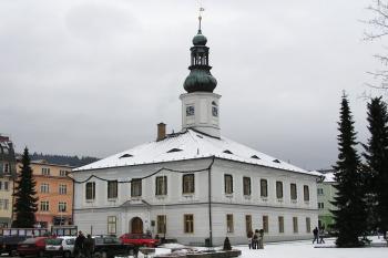 Radnice od severozápadu ( © Jan P. Štěpánek 12/2006)