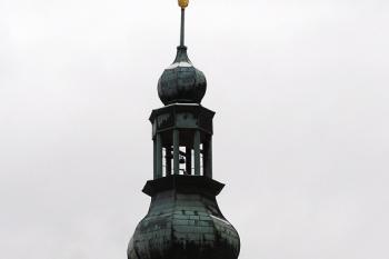 Detail hodinové věže radnice (© Jan P. Štěpánek, 12/2006)