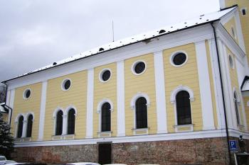 Severní fronta lodi kostela ( © Jan P. Štěpánek 12/2006)