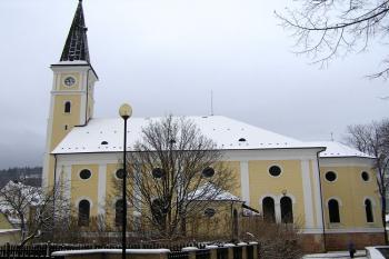 Pohled na kostel od jihu ( © Jan P. Štěpánek 12/2006)