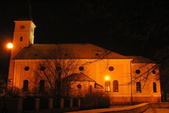 Noční pohled na kostel od jihu ( © Jan P. Štěpánek 12/2006)