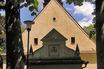 Západní průčelí ( © Luděk Pitter 05/2004)