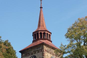 věž od jihozápadu ( © Milan Caha 09/2008)