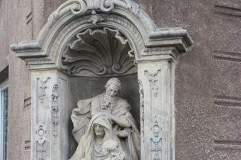 Sousoší svatého Jáchyma, Anny a Panny Marie v severním koutě Tržního náměstí ( © Ivan Grisa 07/2010)