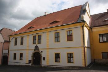 Fara západně od kostela ( © Ivan Grisa 07/2010)
