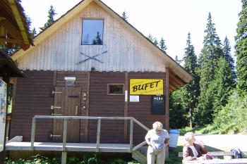 bufet u Herdegenů naproti bývalé Alfrédky (© Zuzana Holasová, 08/2009)