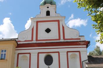 Tábor-klášter bosých augustiniánů s kostelem Narození Panny Marie (© Vlastislav Mareček, 07/2016)
