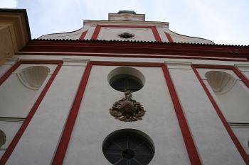 Hlavní (východní) průčelí ( © Ivan Grisa 06/2009)