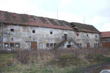 Nejzápadnější část dvora, barokní část ( © Iva Spurná 02/2007)