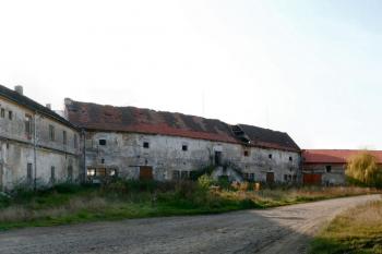 panorama areálu dvora ( © Pavel Zany Komárek 17.10. 2007)