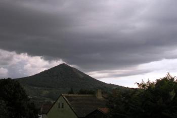 Pohled na Lovoš (© Petr Lánský, 03/2007)