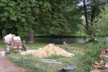 Tvrziště Pšovlky ( © Marek Skýpala 06/2006)