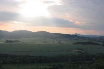 Výhled na Trosky ( © Jiří Čížek 06/2004)