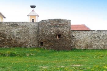 válcová bašta v jižním obvodu městských hradeb ( © Jan P. Štěpánek 05/2008)