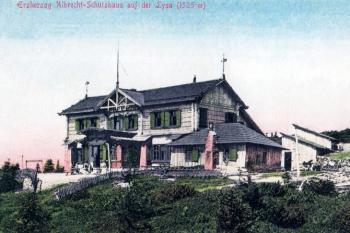 Chata Acivévody Albrechta na světlotisku z roku 1908 ( © V. Peter: Pozdrav z Frýdecko-Místecka, VAPE, Frýdek-Místek 1997)