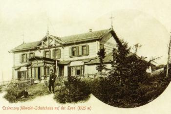 Útulna Arcivévody Albrechta na  pohlednici z roku 11901 ( © Beskydy a Pobeskydí 1895 - 1939, Wart 2001)