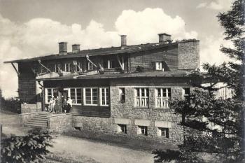 historický pohled na bývalou Bezručovu chatu na Lysé hoře ( © SOkA Frýdek - Místek)