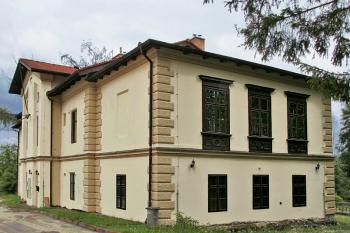 Jihozápadní nároží ( © Luděk Pitter 06/2006)