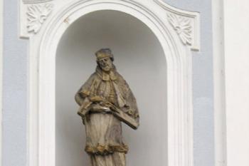 Kostel sv. Michaela Archanděla - sv. Jan Nepomucký (© Pavel Vítek 02/2007)