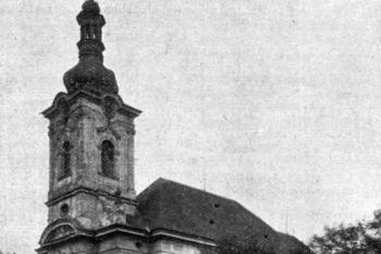 pohled od jihozápadu na počátku 20. století (© Antonín Podlaha: Posvátná místa království Českého; Díl 1. Vikariáty: Českobrodský, Černokostelecký, Mnichovický a Prosecký, Dědictví sv. Jana Nepomuckého, Praha 1907)
