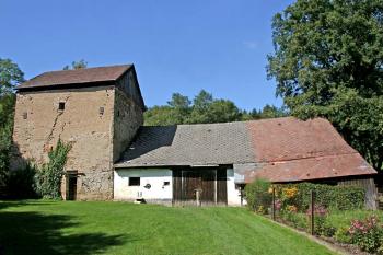 Hlavní průčelí ( © Luděk Pitter 09/2006)
