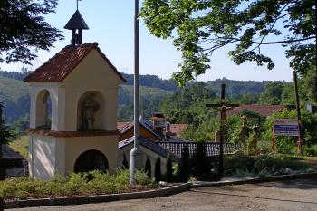 kaplička před zámkem (© jan  novotný, 01/2013)