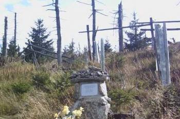 Pomníček havarovaných letadel (© Dita Kacerovská, 09/2006)
