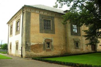 Jihovýchodní nároží paláce ( © Jan P. Štěpánek 08/2006)