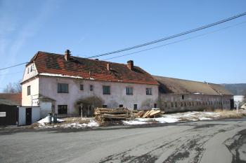 Východní křídlo poplužního dvora ( © Luděk Pitter 03/2006)