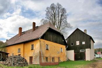 Renesanční tvrz ( © Luděk Pitter 04/2006)