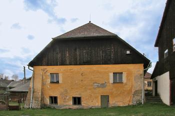 Východní průčelí ( © Luděk Pitter 04/2006)