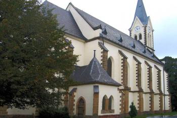 Kostel sv. Petra a Pavla v Trutnově - Poříčí ( © Pavel Vítek 9/2007)