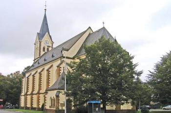 Kostel sv. Petra a Pavla v Trutnově - Poříčí ( © Pavel Vítek 9/2007)