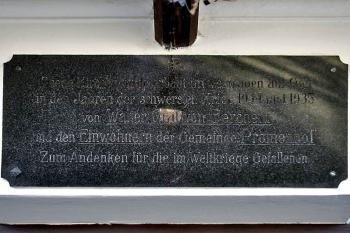 Nápis nad vchodem ( © Luděk Pitter 03/2007)