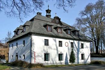 Jihovýchodní průčelí ( © Luděk Pitter 02/2007)
