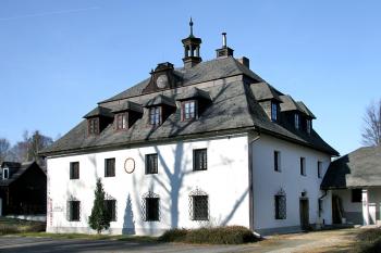 Jihovýchodní nároží ( © Luděk Pitter 02/2007)