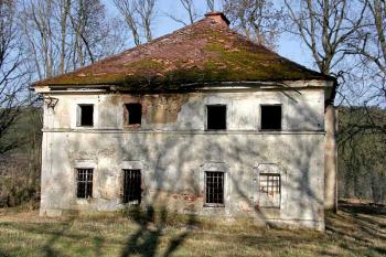 Západní průčelí ( © Luděk Pitter 02/2007)