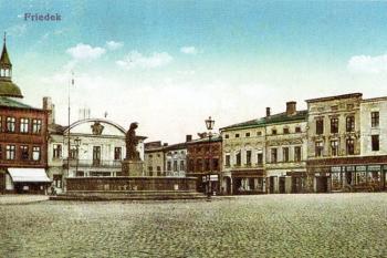 Stará radnice na pohlednici z roku 1915 ( © V. Peter: Pohledy ze starých časů, 1993)