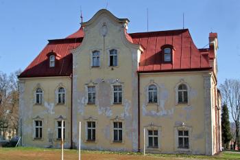Západní průčelí ( © Luděk Pitter 03/2007)