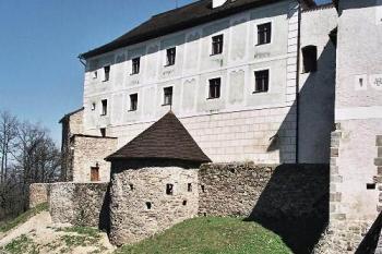 pozdně gotický palác s baštou (© Miroslav Rybáček, 04/2007)