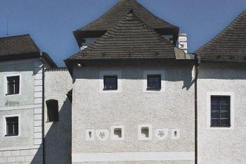 zadní průjezdní věž (© Miroslav Rybáček, 04/2007)