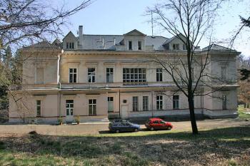 Západní průčelí ( © Luděk Pitter 03/2007)